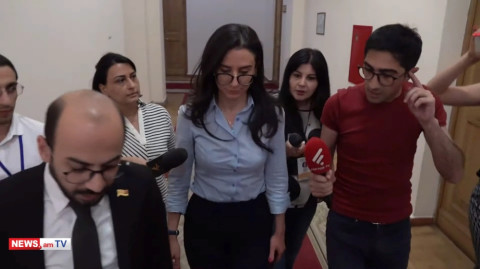 Դատախազի թեկնածու Աննա Վարդապետյանը չի պատասխանում լրագրողների հարցերին
