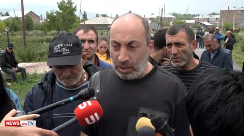 Դուրս եկեք, հեռացեք Ապարանից. սպանվածի հարազատները Փարվանյանի հորեղբոր տան մոտ են