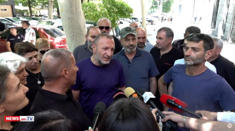 «Քեզ ո՞վ ա բանի տեղ դնում, այ թափթփուկ». ծնողները վրդովված են, Արթուր Դավթյանը հրաժարվեց հանդիպումից