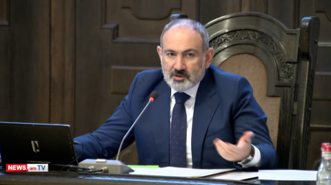 Քրեական հեղինակությունների արձաններ կան, պլաստմասսայից խաչեր են դնում. Փաշինյանը հանձնարարական տվեց