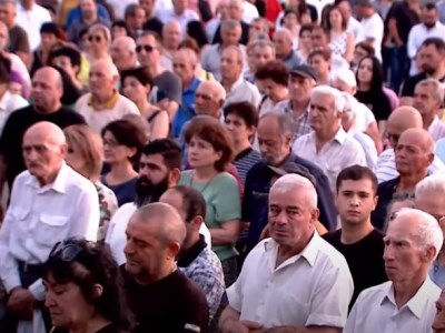 Քաղաքացիները 1 րոպե լռությամբ հարգեցին Արմեն Գրիգորյանի հիշատակը