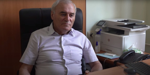 Եթե արձանի արժեքը որոշվում է բարձր տեղ դնելով, թող փոքր Մասիսի գագաթը հատեին և այնտեղ դնեին. երկրաբան