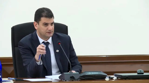 5 հատ բորդյուր պիտի դնեք, ո՞ւմ եք սպասում. Երեւանի քաղաքապետը հունից դուրս եկավ