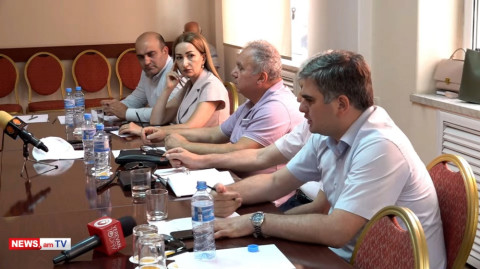 Հայաստանում կա 2-3 բանկ՝ կարողանում է ԱՄՆ–ից թղթային դոլար բերել և վաճառել մյուս բանկերին. Պարսյան