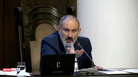 Ենթադրենք ավտոբուս ենք գործարկում, պարզվում է՝ դռներ չունի, կանգառներում էլ չի կանգնում. Փաշինյան