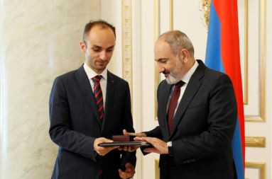 Վարչապետը պարգևատրել է Հայաստանի շախմատի տղամարդկանց հավաքականի անդամներին