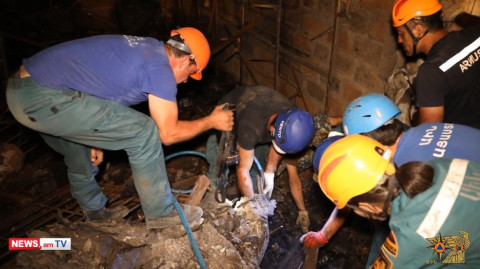 Փրկարարների գիշերային աշխատանքը՝ պայթյունի վայրում
