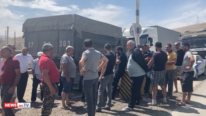 Ոչ մարզպետ կա, ոչ քաղաքապետ կա, ոչ էլ՝ մեզ լսող․ հարյուրավոր բեռնատարներ փակել են Սիսիանի ճանապարհը