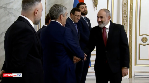 Փաշինյանը հանդիպել է արտախորհրդարանական ուժերին