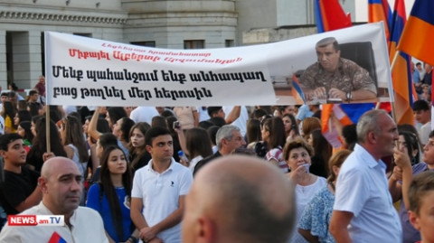 Հարազատներն ու աջակիցները պահանջում են ազատ արձակել ՊԲ նախկին հրամանատար Միքայել Արզումանյանին