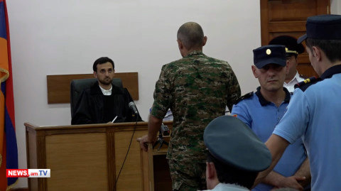 «Հրամանատարն ասաց՝ վիրավոր ա, դրանից հետո ընկանք շրջափակման մեջ». սպայի ցուցմունքը դատարանում