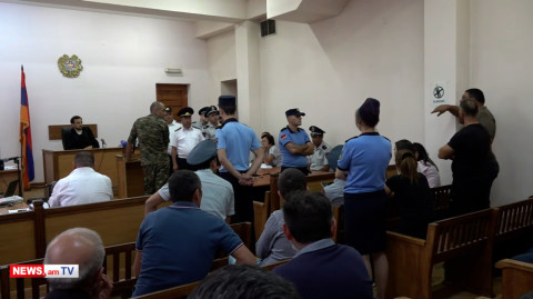 Բա որ դպրոցի վրա սնարյադներ էին ընկնում, ինչի՞ եք երեխեքին ասել՝ ներս մտեք. ծնողը հունից դուրս եկավ