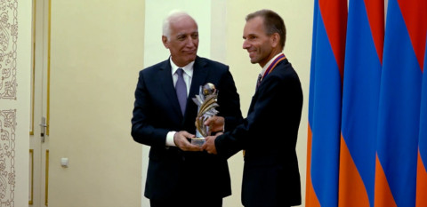 «Վաղվա ճանապարհն անցնելու ենք ավելի հեշտ». նախագահը մրցանակ է հանձնել IBM ընկերության փոխնախագահին
