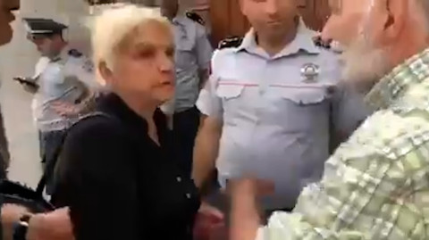 Քաղաքացիները «քաղցր խոսքերով» դիմավորեցին ՍԴ դատավորի թեկնածու Սեդա Սաֆարյանին