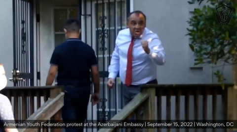 Azerbaijan embassy representative in US curses at Armenian women, tears protesters’ banner