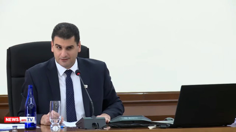 «Դեմոկրատիան ըսենց բան ա». Հրաչյա Սարգսյանն ու Անի Խաչատրյանը վիճեցին