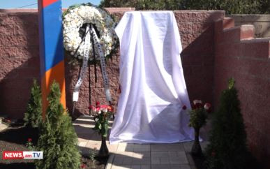 «Հրաշքով ողջ մնացինք».պատերազմի մասնակից Վահագն ու Կարենը զոհված ընկերների հիշատակին խաչքար են բացել