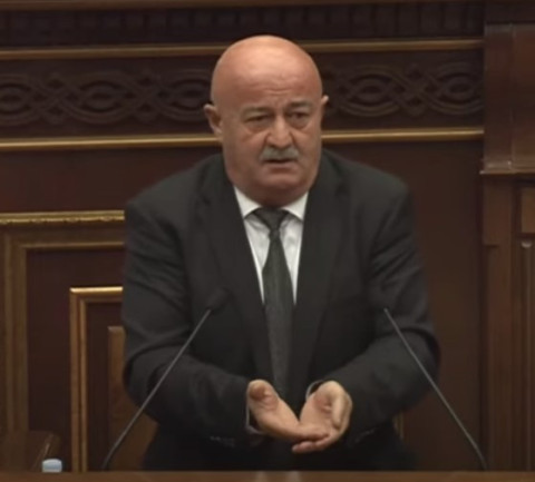 Գրողը տանի, հարցիս պատասխանեք. Հովիկ Աղազարյանը զայրացավ