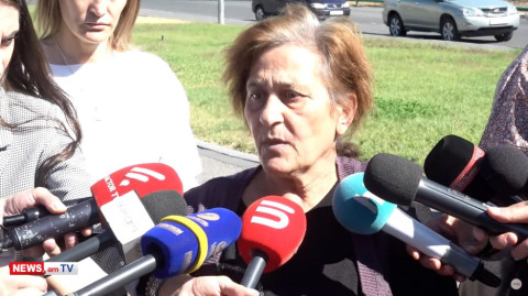 «Վահես 3 տեղից վիրավոր ա, ինչի՞ չեն մտնում ու երեխային հանեն էնտեղից». անհետ կորած զինծառայողի տատիկ