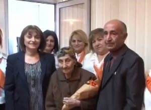 101-ամյա Հայաստան տատիկը նույնականացման քարտ ստացավ