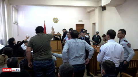 Ասել են՝ սերժանտն օգնություն է խնդրում, իսկ ինքը հեռախոսը շպրտել է. զոհվածների հարազատները բարկացան