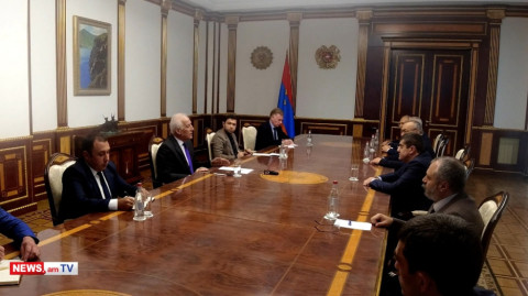 «Իշխանությունը որևէ որոշում չի կայացնի ձեր հետևում». ՀՀ նախագահը` Արայիկ Հարությունյանին