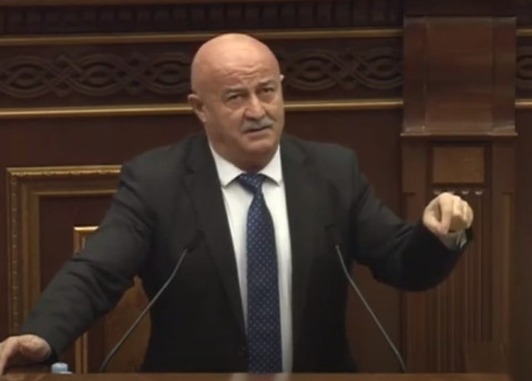 Երեխաներին դպրոցական ավտոբուսներ տրամադրեք, որ պապիկները չկայանեն 3–րդ գծում ու քաղաքը պարալիզացնեն. Աղազարյան