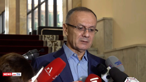 Լա՛վ, զենք չեն տալիս, մեր երկրում բահ, քլունգ էլ չի եղե՞լ. Սեյրան Օհանյան