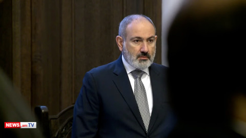 Նիկոլ Փաշինյանն ու նախարարները 1 րոպե լռությամբ հարգեցին Հոկտեմբերի 27–ի զոհերի հիշատակը