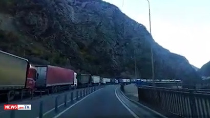 Լարսի անցակետի վրացական կողմում բեռնատարների մի քանի կիլոմետրանոց հերթ է