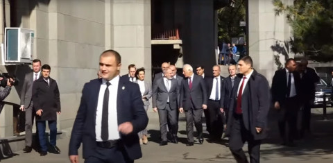 Նիկոլ Փաշինյանն ու Աննա Հակոբյանը մասնակցում են Օհան Դուրյանի արձանի բացման արարողությանը