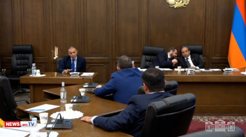 ԱԺ–ի շենքում ծխելու մասին օրենքը շատ է խախտվում. Քերոբյանը բողոքեց, Պապոյանը սկսեց ծիծաղել