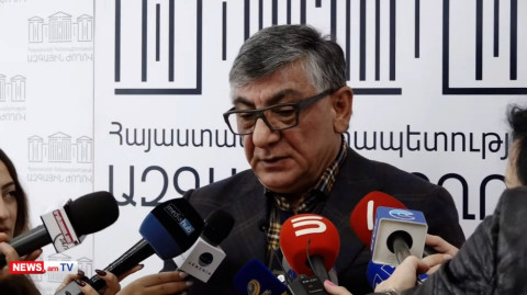 Խաչատուր Սուքիասյանը հունից դուրս եկավ՝ լրագրողների հարցերը լսելով