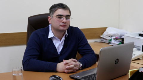 Բյուջեի պակասուրդ չունենք, բայց Կառավարությունը վարկ վերցնելով սեւ օրվա փող է հավաքում. տնտեսագետ
