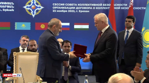 Փաշինյանը պարգեւատրեց ՀԱՊԿ գլխավոր քարտուղարի պաշտոնից հեռացող Ստանիսլավ Զասին
