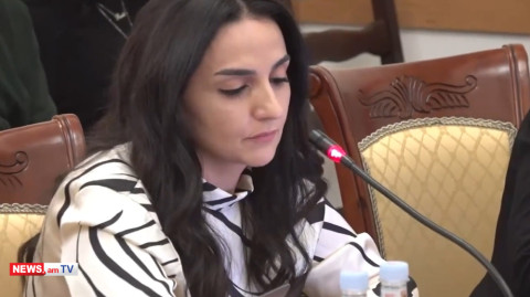 ՔՊ–ական պատգամավորը ծամոն ծամելով նախագիծ է զեկուցում