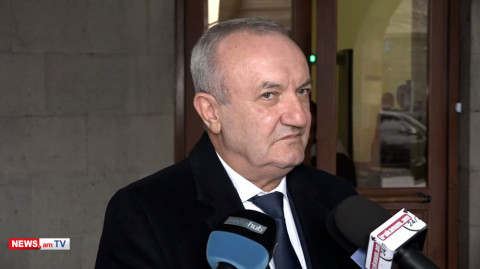 ԿԳՄՍ նախարարը՝ «հանուն» ամանորյա զարդարանքների պատմամշակութային շենքերը վնասելու մասին