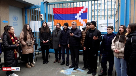 «Ջիվանի» երգի դպրոցի սաների ֆլեշ-մոբը ՄԱԿ-ի գրասենյակի դիմաց` ի աջակցություն Արցախի