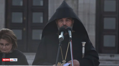 Արցախը պետք է դառնա մեր ազգի խղճի զարթուցիչը. Արցախի թեմի առաջնորդի ելույթը Ստեփանակերտի հրապարակում