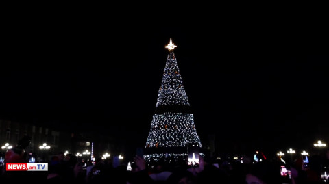 Արցախցի երեխաները վառեցին Գորիսի տոնածառի լույսերը
