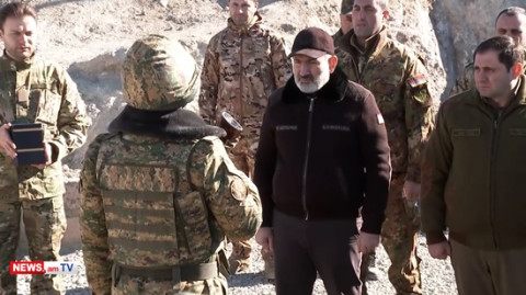 Այս դժվարությունը պիտի կրենք, որ վաղվա սերնդի համար հեշտ լինի. Փաշինյանն այցելել է մարտական դիրքեր