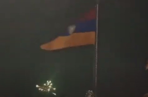 No comment. Եռաբլուրից երեւում է ամանորյա հրավառությունը