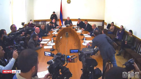Ոստիկանները հատուկ նշանակության ջոկատներով առավոտից բերման են ենթարկում ՀՅԴ–ականների. Գեղամ Մանուկյան