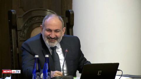 Բիզնես միջավայրն ավելի շատ կերակրող մայրիկի է նման, քան կթու կովի. Փաշինյանը չկարողացավ ծիծաղը զսպել