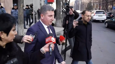 Մինչեւ ե՞րբ, ձեր իշխանության օրոք ամեն օր զոհեր են լինում. լրագրողը՝ Գնել Սանոսյանին