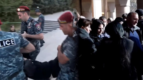 «Ողնաշարի ցավ ունեի, ոտքերիս՝ կապտուկներ». Եռաբլուրի գործով առերեսումները 1 ամիս է՝ դադարեցվել են