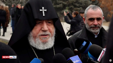 Կաթողիկոսն այցելել Եռաբլուր, հնչեց միասնության աղոթք