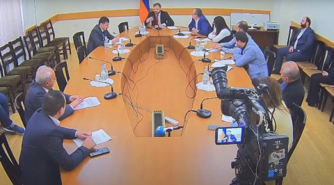 Դոլարային վարկերն այլեւս էժան չեն. ՔՊ–ն առաջարկում է միայն դրամով վարկ տրամադրել