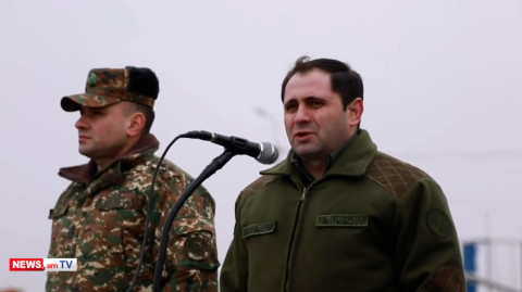 «Պիտի երդվենք, որ մեր արյան գնով պատրաստ ենք պահել հայրենիքը». Պաշտպանության նախարարը՝ զորամասում