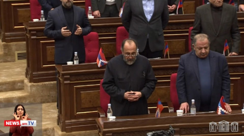 Լաչինի միջանցքի վերաբերյալ լսումները մեկնարկեցին Սրբազանի աղոթքով